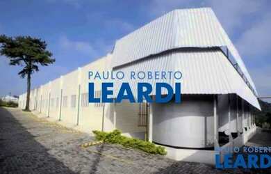 Imagem: O depósito possui 5 Vagas na garagem, 1.565m² de Área e