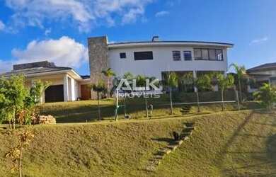 Imagem: A casa possui 5 Dormitórios, 5 Banheiros, 4 Vagas na garagem