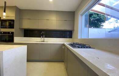 Imagem 8: Casa de condomínio para aluguel e venda possui 270 metros quadrados com 5 quartos