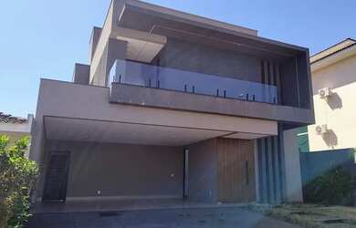 Imagem: A casa em condomínio possui 4 Dormitórios, 5 Banheiros, 4