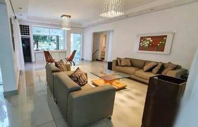 Imagem: A casa possui 3 Dormitórios, 3 Banheiros, 3 Vagas na garagem