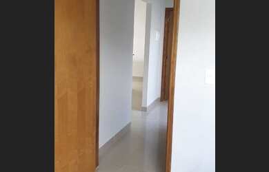 Imagem: A casa possui 2 Dormitórios, 1 Banheiro, 2 Vagas na garagem