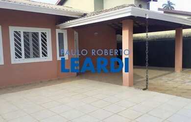 Imagem: A casa possui 3 Dormitórios, 4 Banheiros, 4 Vagas na garagem