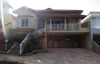 Imagem: A casa para alugar possui 4 Dormitórios, 5 Banheiros, 2 Vagas