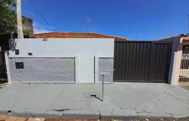 Imagem: A casa possui 1 Dormitório, 1 Banheiro, 1 Vaga na garagem