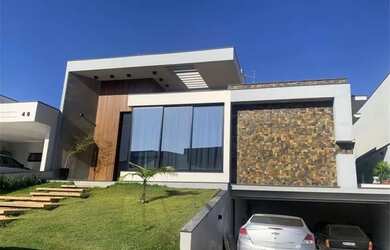 Imagem: A casa em condomínio possui 3 Dormitórios, 4 Banheiros, 2