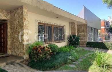 Imagem: A casa possui 4 Dormitórios, 4 Banheiros, 4 Vagas na garagem