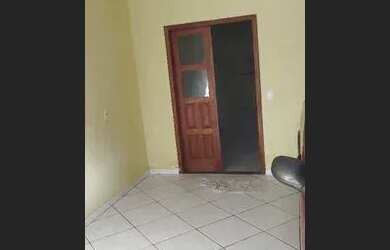 Imagem: A casa possui 2 Dormitórios, 1 Banheiro, 1 Vaga na garagem