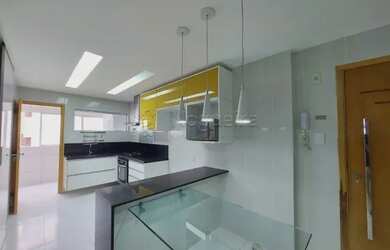 Imagem: O apartamento possui 3 Dormitórios, 1 Banheiro, 1 Vaga na garagem