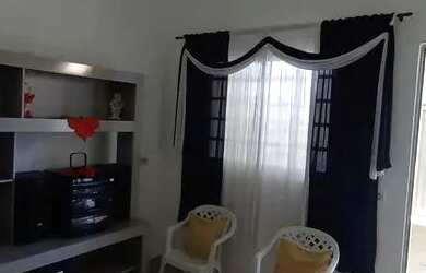 Imagem: A casa possui 3 Dormitórios, 2 Banheiros, 1 Vaga na garagem