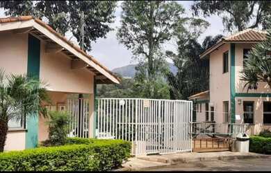 Imagem: A casa possui 2 Dormitórios, 1 Banheiro, 1 Vaga na garagem