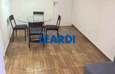 Imagem: O apartamento possui 1 Dormitório, 1 Banheiro, 2 Vagas na garagem