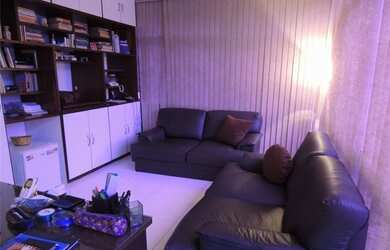 Imagem: O depósito possui 1 Vaga na garagem, 32m² de Área e está