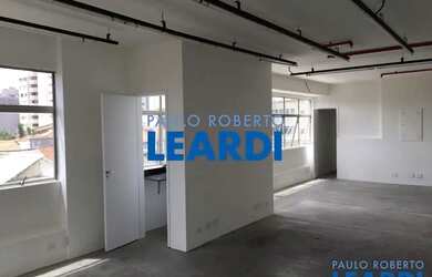 Imagem: O depósito possui 1 Vaga na garagem, 58m² de Área e está