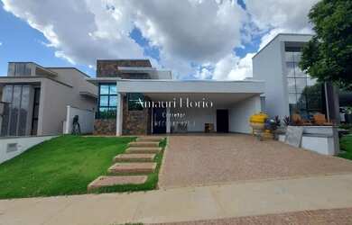 Imagem: A casa em condomínio possui 3 Dormitórios, 4 Banheiros, 4