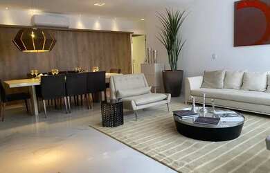 Imagem: A casa possui 3 Dormitórios, 3 Banheiros, 2 Vagas na garagem