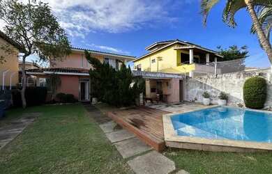 Imagem: A casa em condomínio possui 4 Dormitórios, 4 Banheiros, 2