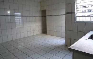 Imagem: A casa possui 2 Dormitórios, 1 Banheiro, 1 Vaga na garagem