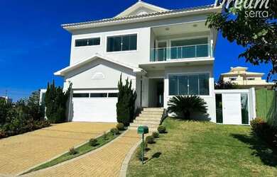 Imagem: A casa em condomínio possui 4 Dormitórios, 4 Banheiros, 4