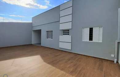 Imagem: A casa possui 2 Dormitórios, 2 Banheiros, 4 Vagas na garagem