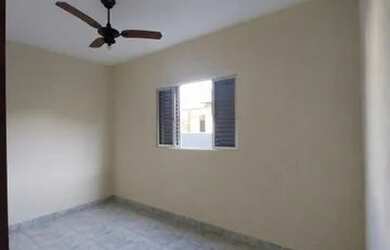 Imagem: A casa possui 4 Dormitórios, 2 Banheiros, 2 Vagas na garagem