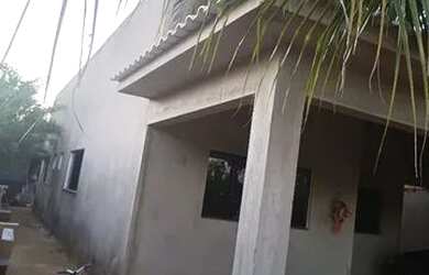 Imagem: A casa possui 3 Dormitórios, 2 Banheiros, 2 Vagas na garagem