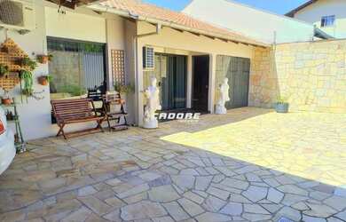 Imagem: Excelente Residência com Piscina no Bairro Velha