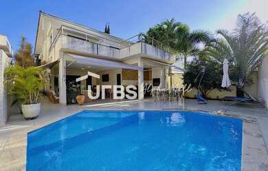 Imagem: A casa em condomínio possui 3 Dormitórios, 3 Banheiros, 4