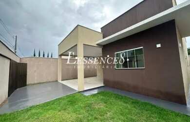 Imagem: A casa possui 3 Dormitórios, 2 Banheiros, 2 Vagas na garagem