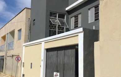 Imagem: A casa possui 5 Dormitórios, 5 Banheiros, 4 Vagas na garagem