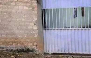 Imagem: A casa possui 3 Dormitórios, 2 Banheiros, 3 Vagas na garagem