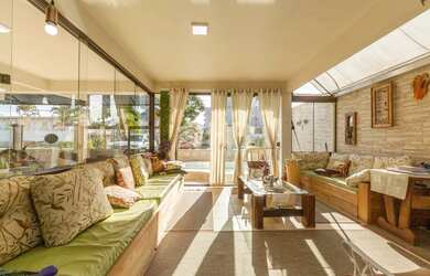 Imagem 4: Sobrado com 04 dormitórios sendo 01 suíte e 02 vagas de garagem Centro Matinhos