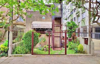 Imagem: A casa possui 4 Dormitórios, 3 Banheiros, 290m² de Área e