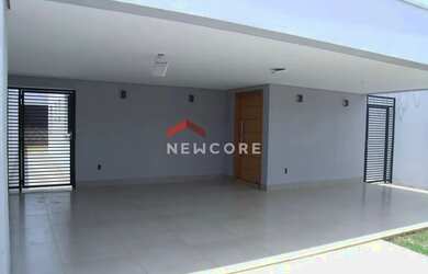 Imagem: A casa possui 3 Dormitórios, 3 Banheiros, 4 Vagas na garagem