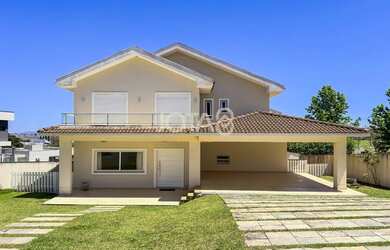 Imagem: A casa em condomínio possui 4 Dormitórios, 5 Banheiros, 4