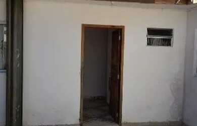 Imagem 2: ALUGO CASA DOS FUNDOS. 1 Banheiroe1 Dormitório