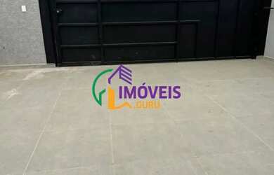 Imagem: A casa possui 3 Dormitórios, 3 Banheiros, 2 Vagas na garagem