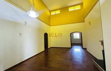 Imagem: A casa possui 3 Dormitórios, 3 Banheiros, 3 Vagas na garagem