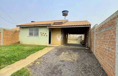 Imagem: A casa possui 2 Dormitórios, 1 Banheiro, 1 Vaga na garagem