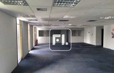 Imagem: O depósito possui 5 Vagas na garagem e 1000m² de Área e está