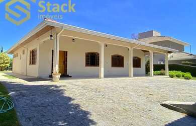 Imagem: A casa em condomínio possui 5 Dormitórios, 5 Banheiros, 5