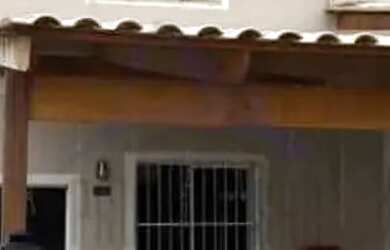 Imagem: A casa possui 2 Dormitórios, 2 Banheiros, 1 Vaga na garagem