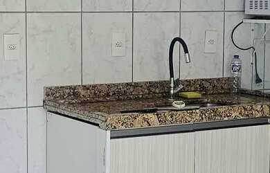 Imagem: O apartamento possui 2 Dormitórios, 1 Banheiro, 1 Vaga na garagem