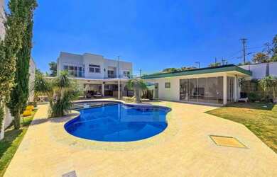 Imagem: A casa em condomínio possui 4 Dormitórios, 5 Banheiros, 4