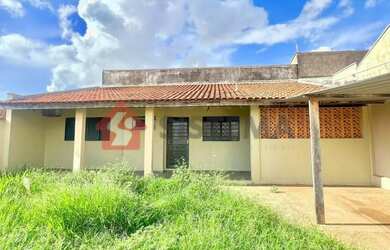 Imagem: A casa possui 1 Dormitório, 1 Banheiro, 2 Vagas na garagem