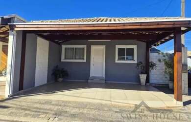 Imagem: A casa em condomínio possui 3 Dormitórios, 2 Banheiros, 2