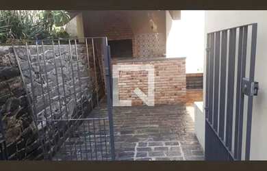 Imagem: A casa possui 5 Dormitórios, 4 Banheiros, 5 Vagas na garagem