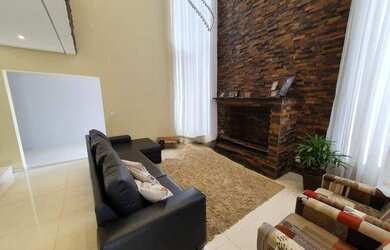 Imagem: A casa em condomínio possui 4 Dormitórios, 4 Banheiros, 4