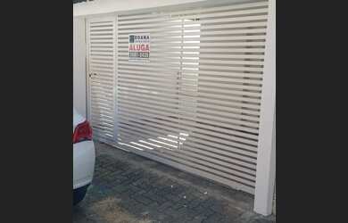 Imagem: A casa possui 2 Dormitórios, 2 Banheiros, 1 Vaga na garagem