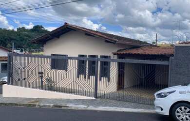 Imagem: A casa possui 2 Dormitórios, 1 Banheiro e está localizado